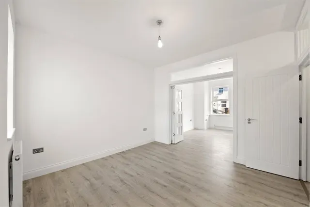 Cromwell Road, Hounslow, TW3, photo 3