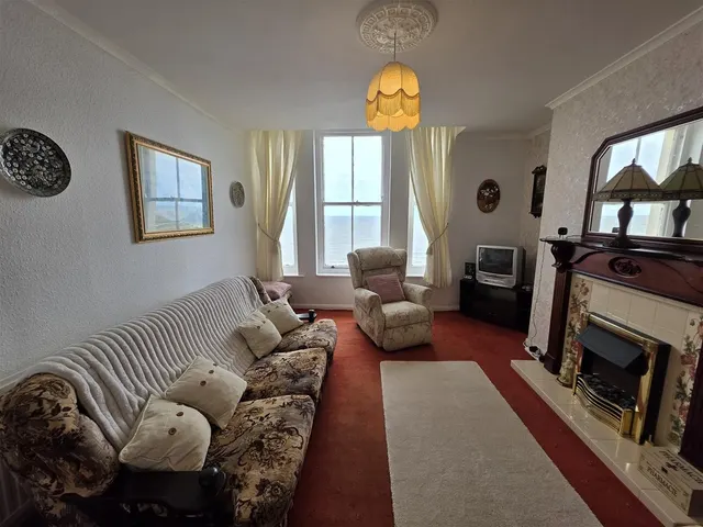 Photo 2 — 6 Blenheim Terrace, Scarborough YO12 7HF