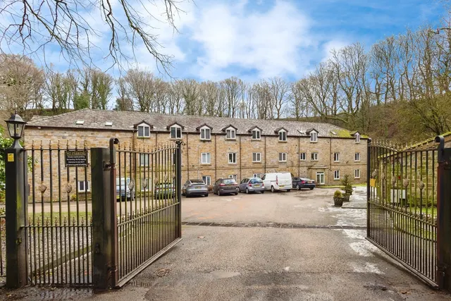 Oldham Road, Ashton-under-Lyne, Greater Manchester, OL7, photo 1