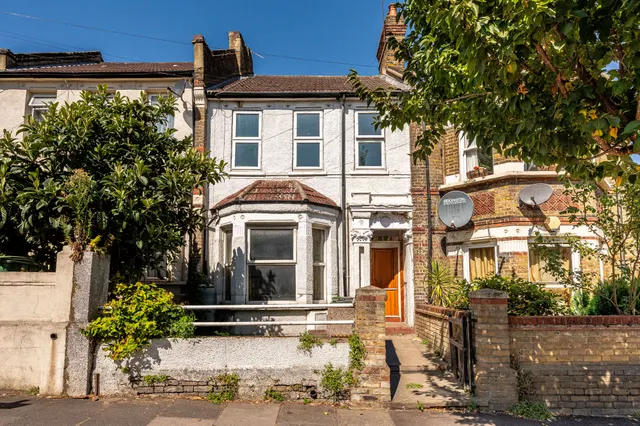 66 Griffin Road, London, photo 1