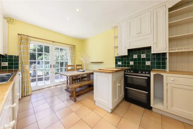 Photo 3 — Lebanon Gardens, London, SW18