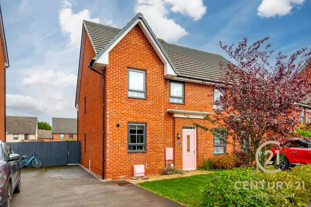 Cartwrights Farm Road, L24, photo 1