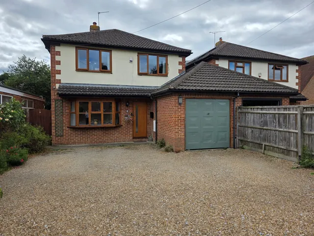Station Road, Stoke Mandeville, Aylesbury, photo 1