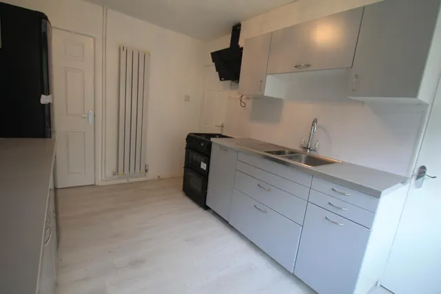 Hitchin Road, LU2, photo 1