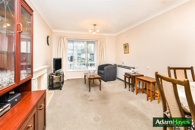 Kingsway, North Finchley, N12, photo 1