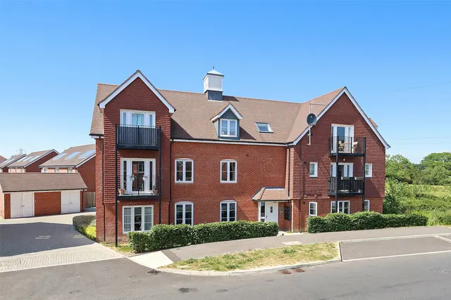 Hoadley Road, Horley, RH6, photo 2