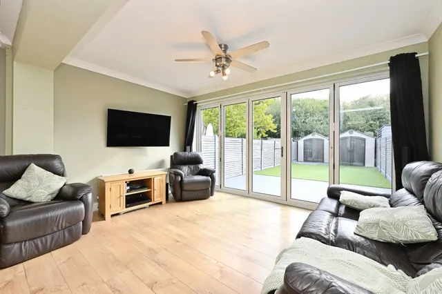 Crownfield, Broxbourne, EN10, photo 2