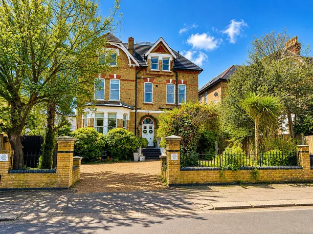 Ross Road, London, SE25, photo 1
