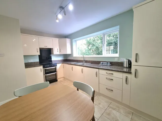 Derby Court, Sale, photo 3