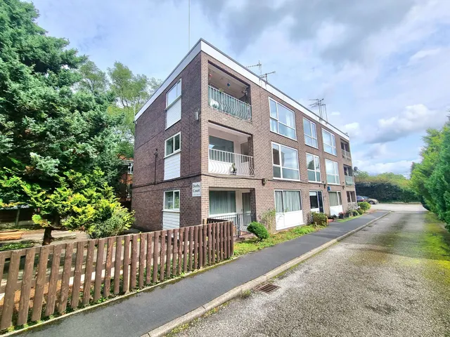 Derby Court, Sale, photo 1