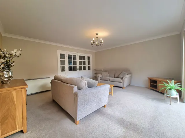 Derby Court, Sale, photo 2