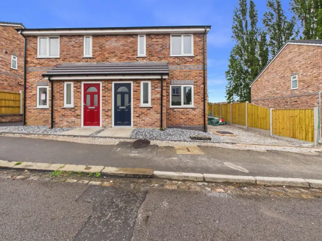 Walthall Street, Crewe, photo 1