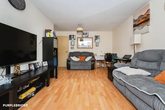 Black Eagle Drive, Gravesend, DA11, photo 2
