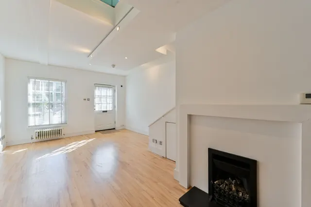 London, SW11, photo 1