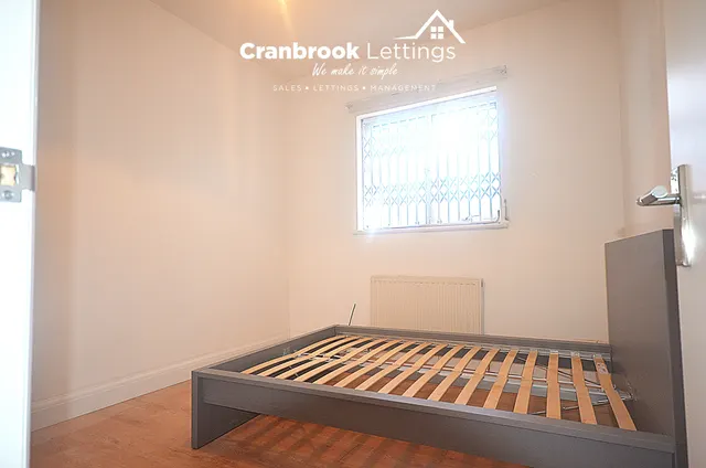 Photo 2 — Cranbrook, IG1