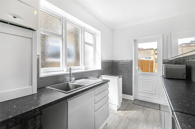 Whitton Manor Road, Isleworth, TW7, photo 3
