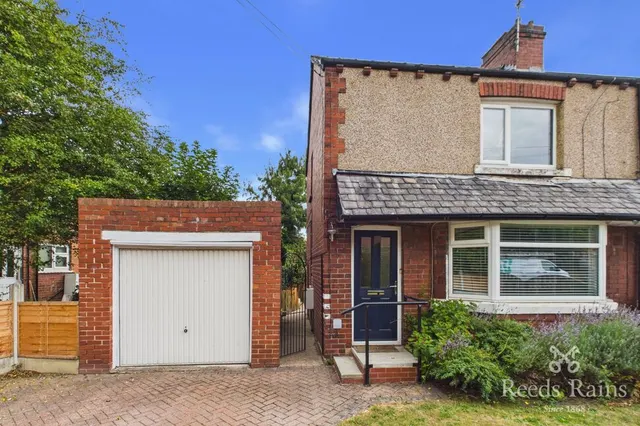 Queens Walk, Ossett, West Yorkshire, WF5, photo 1