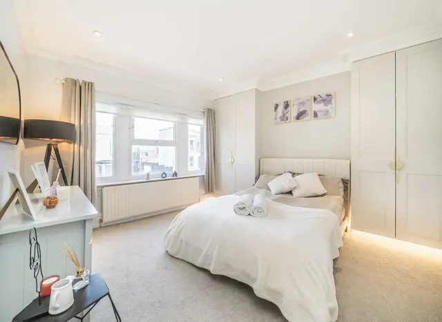 Garratt Lane, Tooting, SW17, photo 3