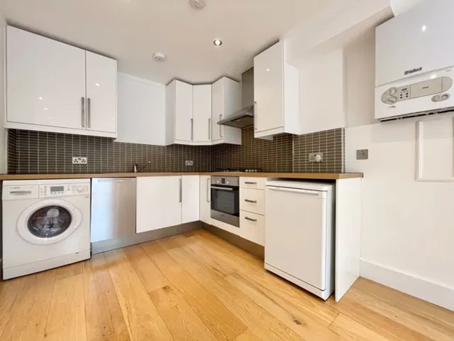 Holloway Road, London N7 8DD, photo 1