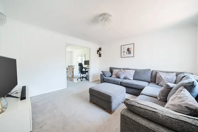 Eltham Avenue, Cippenham, SL1, photo 2