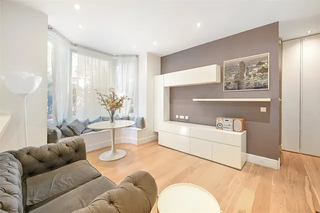 Photo 2 — Prince of Wales Drive, Battersea, SW11