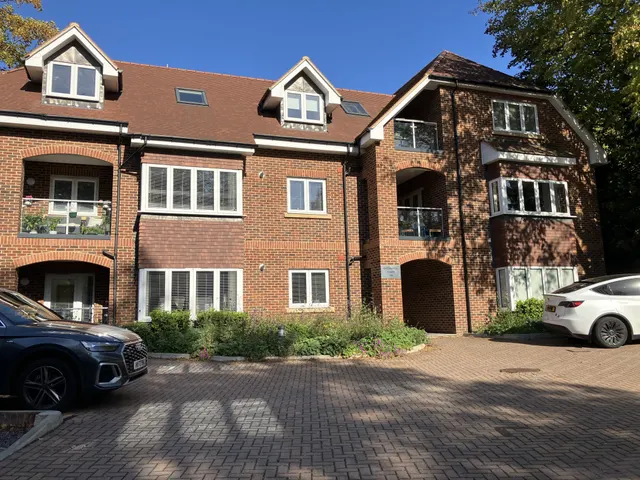Foxley Lane, CR8, photo 1