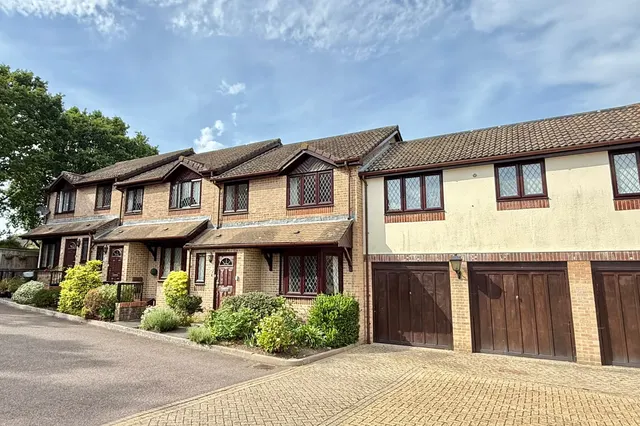 Orchard Court, Verwood, BH31, photo 1