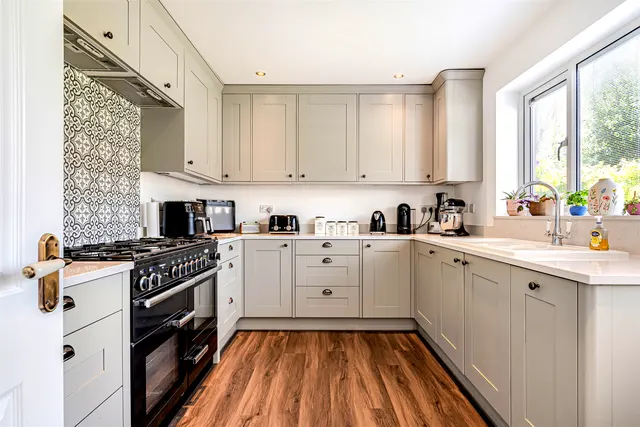 Downsview Close, Downside, KT11, photo 2