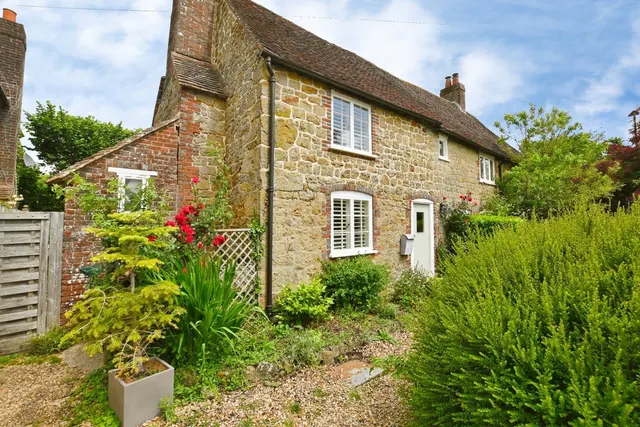 Easebourne Lane, Easebourne, GU29, photo 1