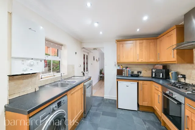 Beaconsfield Place, Epsom, KT17, photo 2