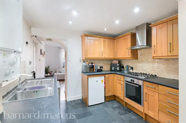 Beaconsfield Place, Epsom, KT17, photo 3