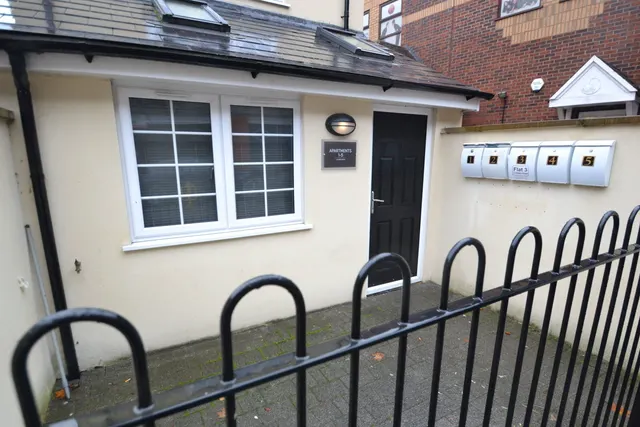 Albert Road, Camberley, GU15, photo 2