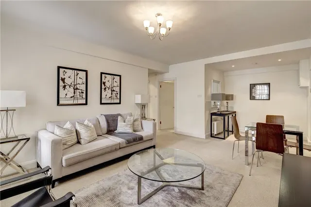 Fulham Road, SW3, photo 1