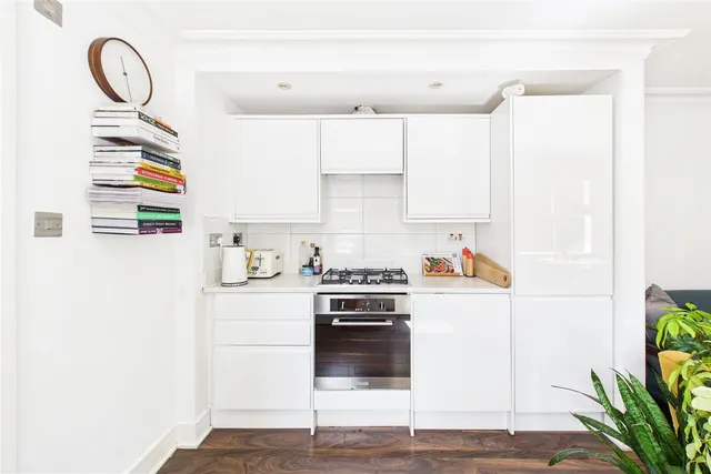 Photo 3 — Hitherfield Road, London, SW16