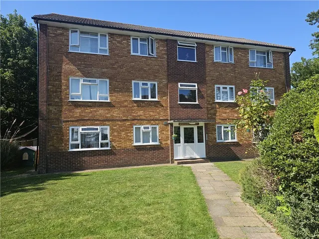 Nineham Court, Milton Road, Caterham, Surrey, CR3, photo 1