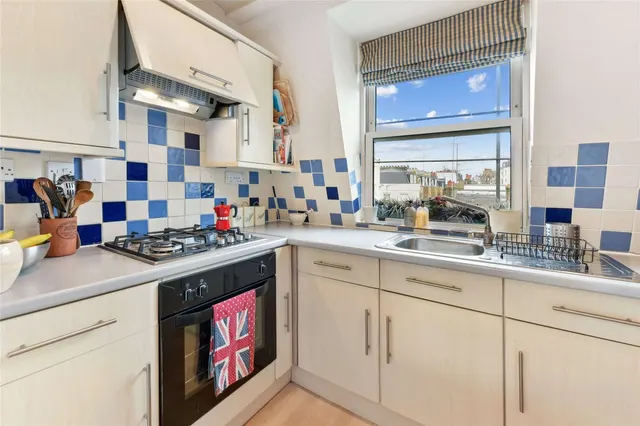 Photo 3 — West Warwick Place, London, SW1V 2DH