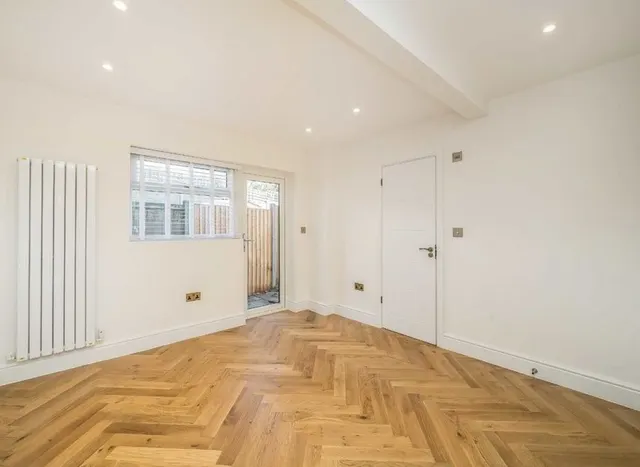 Photo 3 — Summers Lane, North Finchley, N12