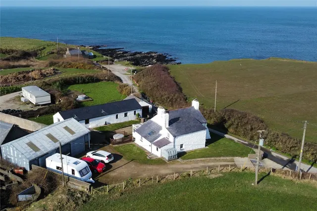 Llangwnadl, Llyn Peninsula, LL53, photo 1