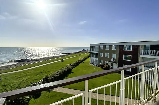 Rustington, Littlehampton, BN16, photo 3