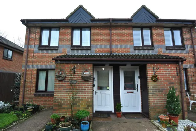 Berryscroft Road, Staines-Upon-Thames, Surrey, TW18 1NA, photo 1
