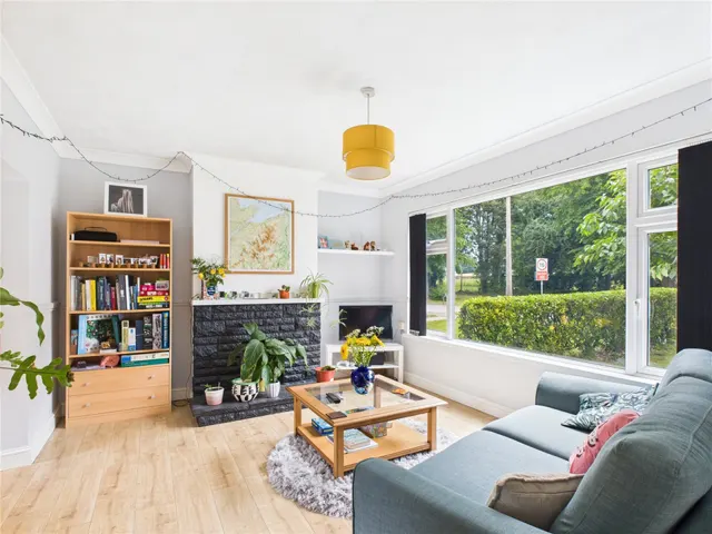 Church Avenue, Falfield, GL12, photo 2