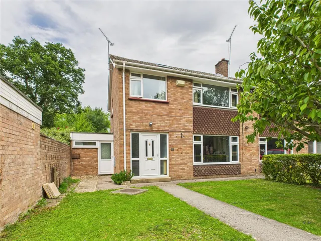 Church Avenue, Falfield, GL12, photo 1