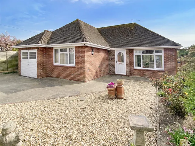 Glenville Road, Rustington, photo 1
