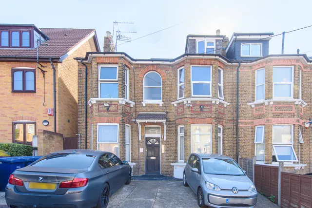 Flat 3, 5 Second Avenue, London, photo 1