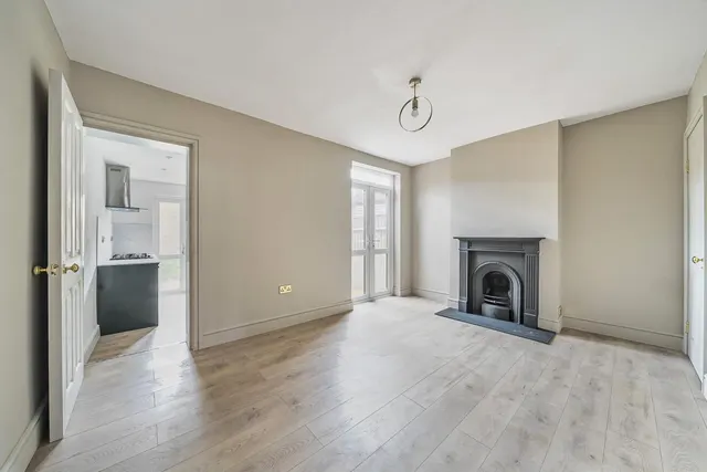 Photo 3 — Brightfield Road, Lee, London, SE12