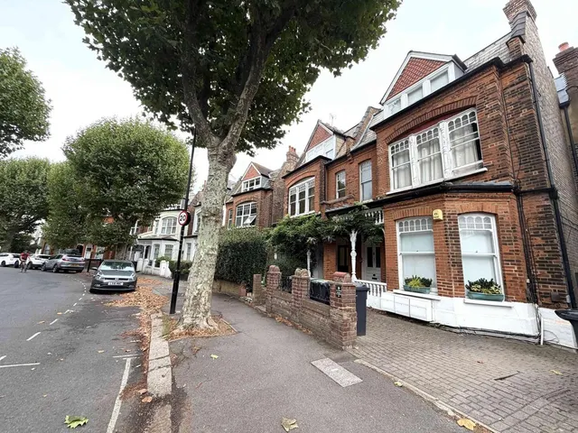 Kings Avenue, Muswell Hill, photo 1