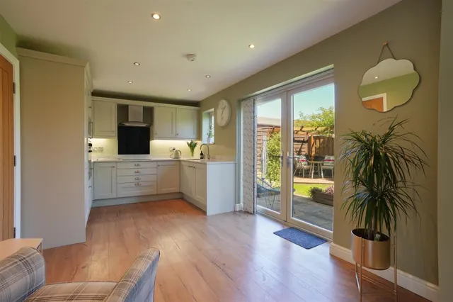 Royd Lane, Millhouse Green, photo 2