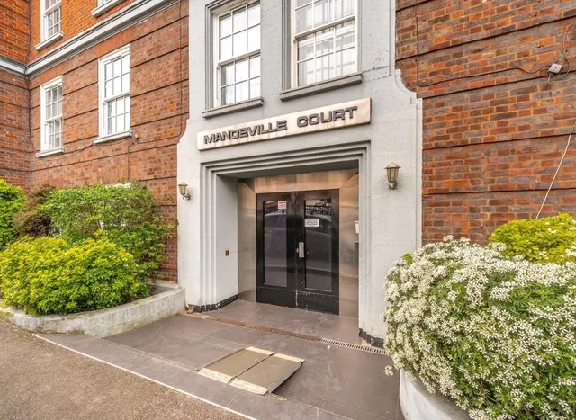 Finchley Road, Hampstead, NW3, photo 1