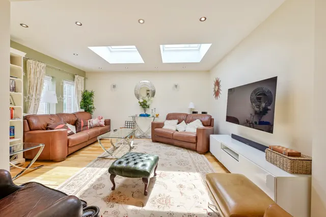 Photo 2 — 177 Carslake Road, London