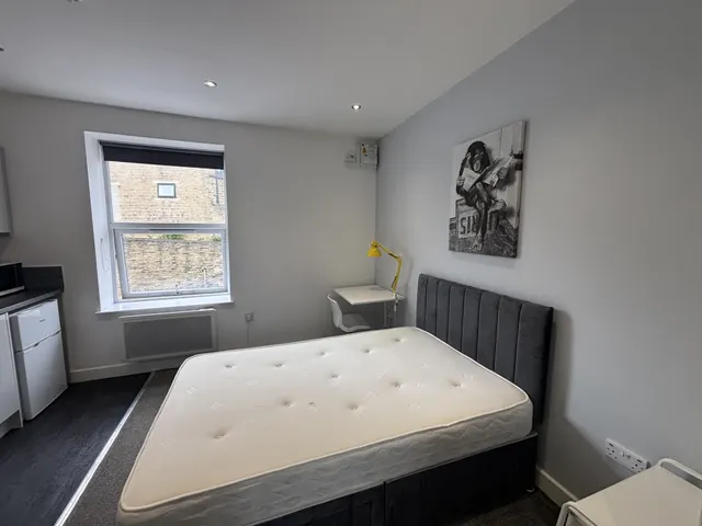 Outcote Bank, Huddersfield, HD1, photo 1